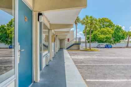 Bayside Inn Pinellas Park - Clearwater - image 4